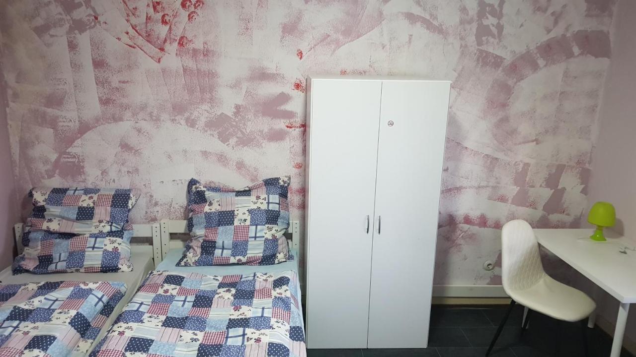 Handwerker Unterkunft Monteurzimmer Mit Gemeinschaftsbad In Brebach Sarrebruck Extérieur photo